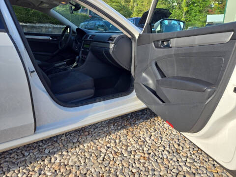 2014 Volkswagen Passat 1.8T S PZEV