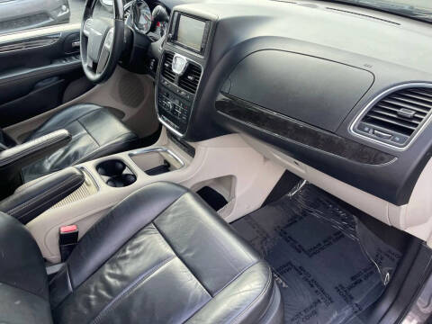 2015 Chrysler Town and Country Limited Platinum