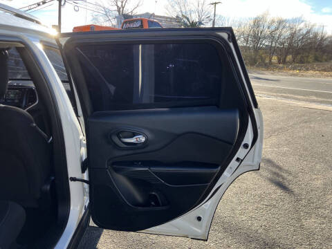 2016 Jeep Cherokee Sport