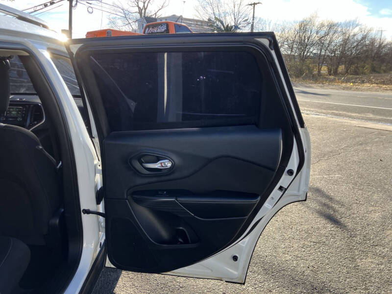 2016 Jeep Cherokee Sport