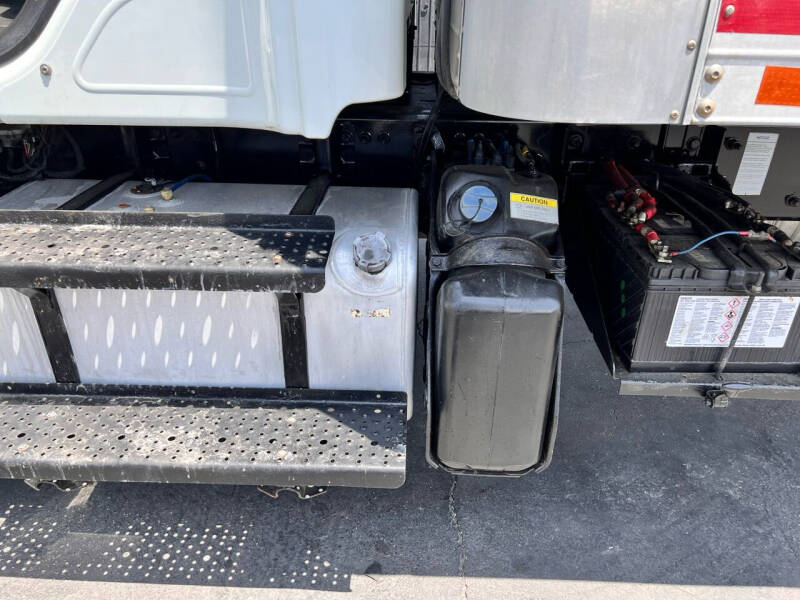 2017 Freightliner M2 106