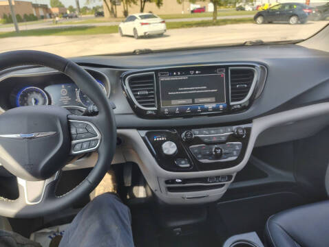 2024 Chrysler Pacifica Touring L