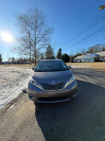 2014 Toyota Sienna XLE 7-Passenger