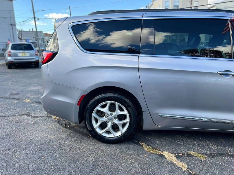 2017 Chrysler Pacifica Touring-L