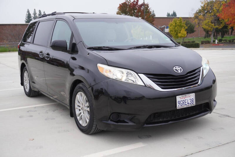 2013 Toyota Sienna LE 7-Passenger Auto Access Seat