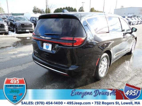 2026 Chrysler Pacifica Select