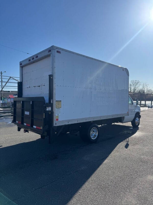 2002 Ford E-Series E-350 SD