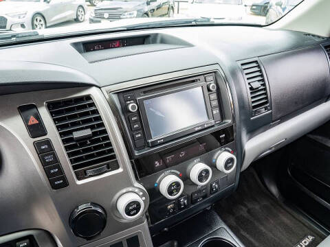 2017 Toyota Sequoia SR5