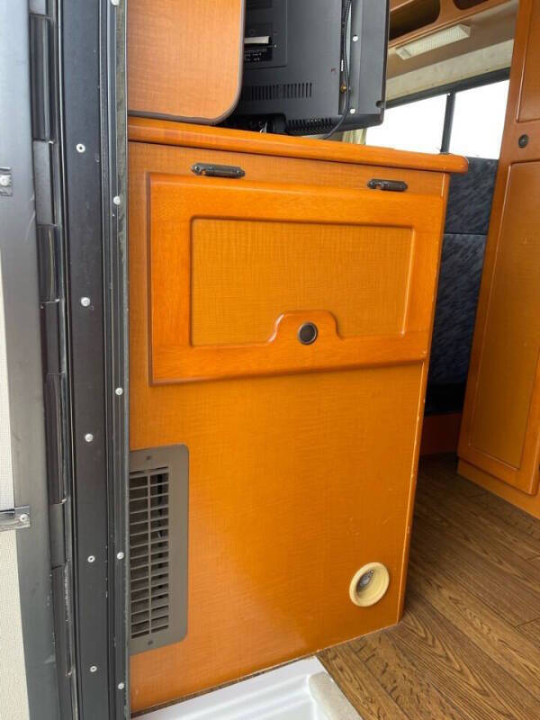 1997 Isuzu Elf Camper