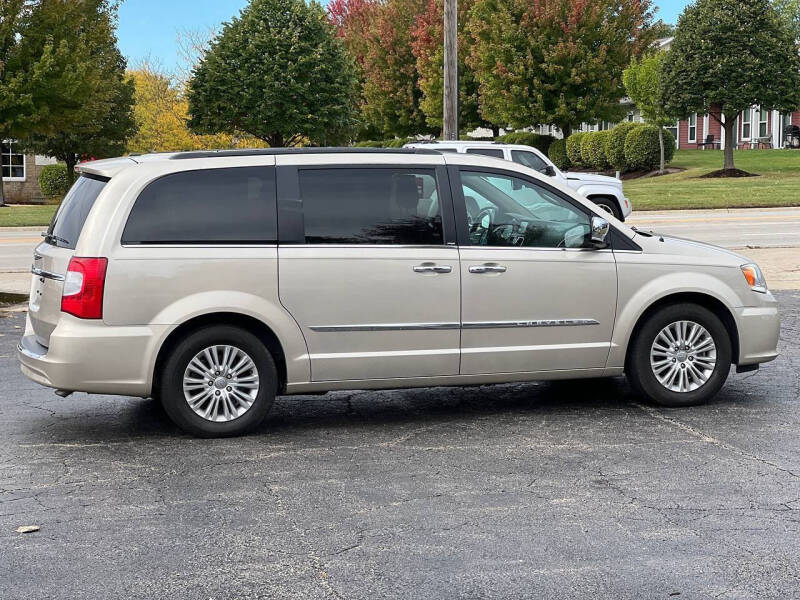 2013 Chrysler Town and Country Touring-L