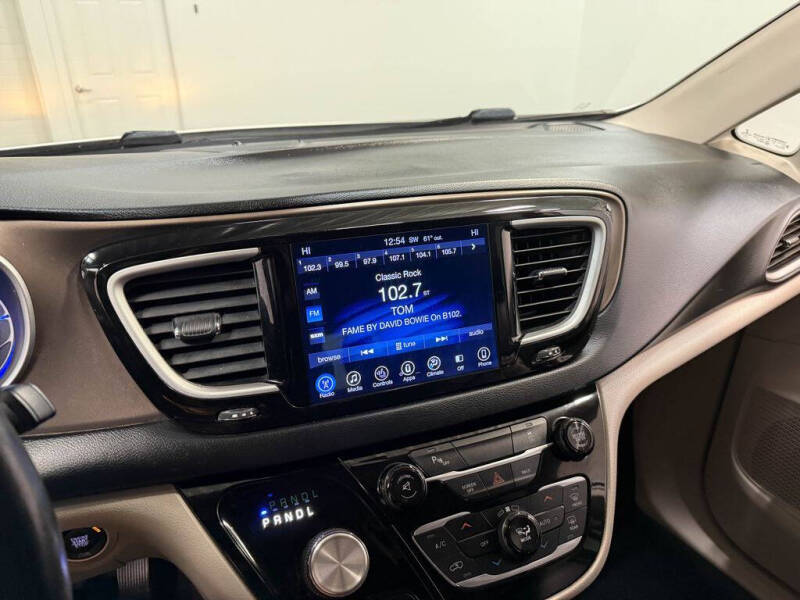 2017 Chrysler Pacifica Touring-L