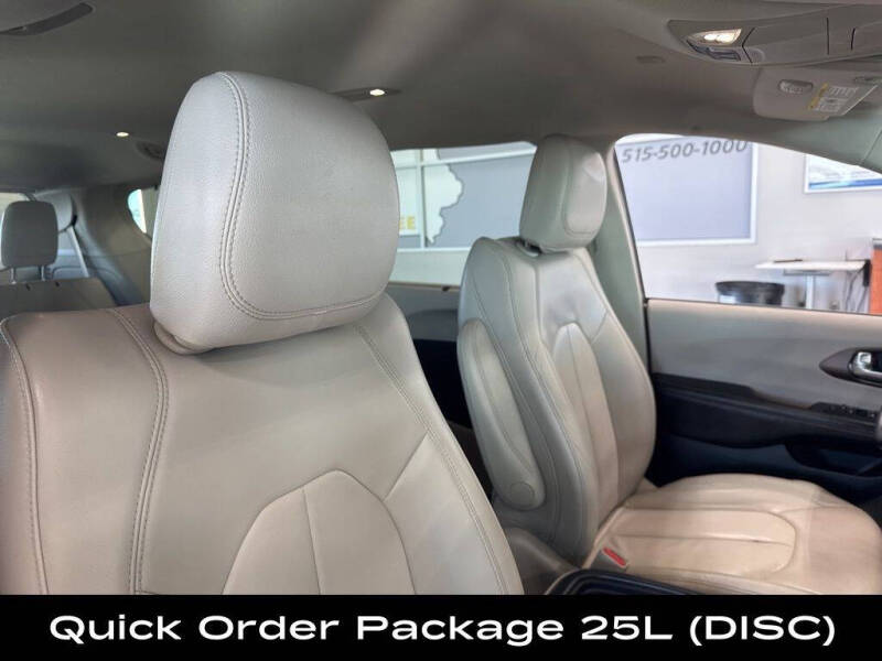 2017 Chrysler Pacifica Touring-L