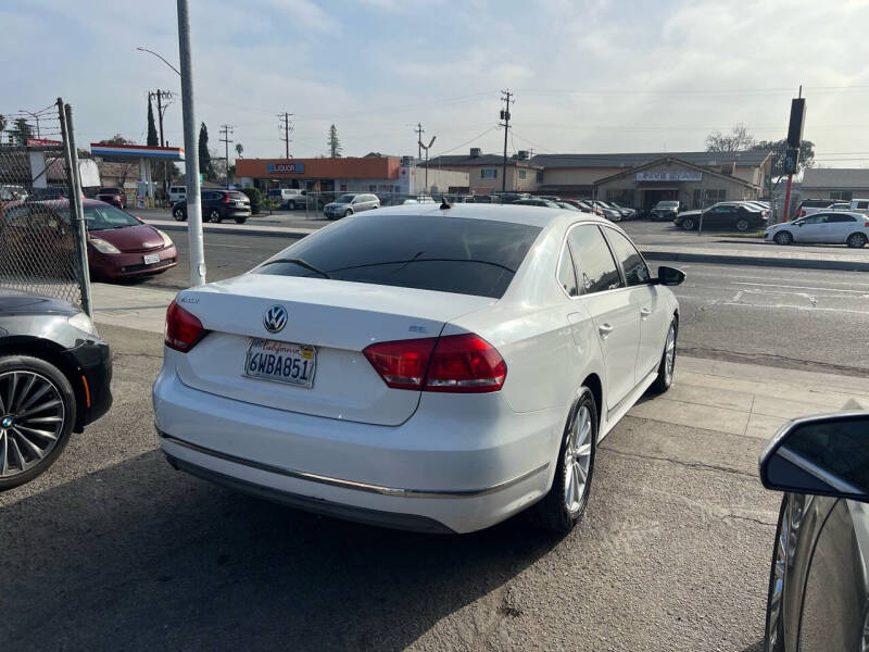 2012 Volkswagen Passat SEL photo 3