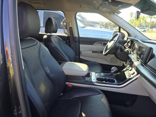 2024 Kia Carnival LX