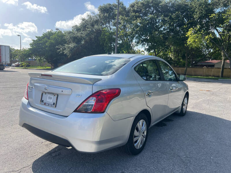 2017 Nissan Versa Sedan SV photo 3