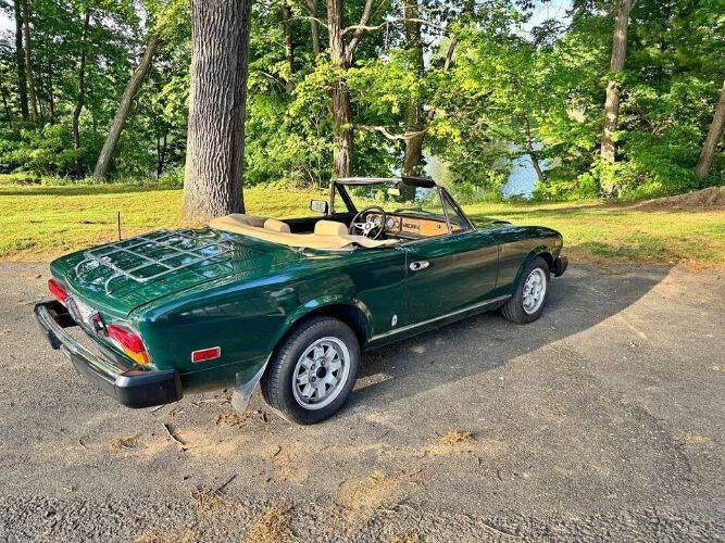 1982 FIAT 124 Spider