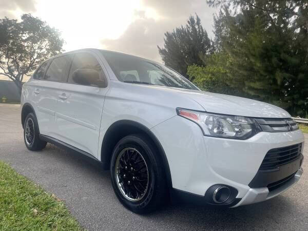2015 MITSUBISHI Outlander SUV / Crossover