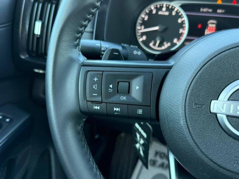 2024 Nissan Pathfinder SV