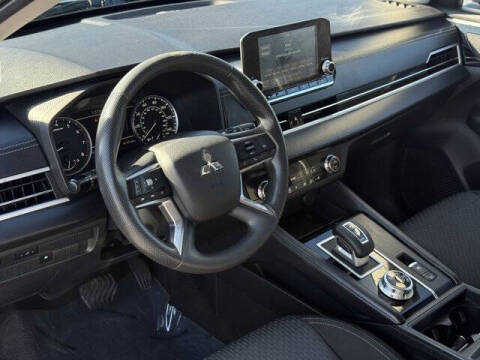 2022 Mitsubishi Outlander ES