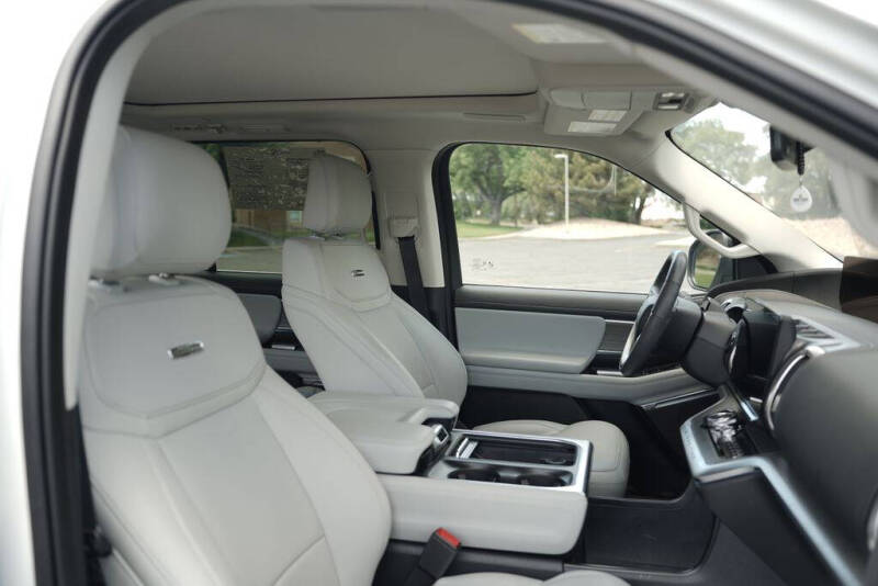 2025 Ford Expedition Platinum
