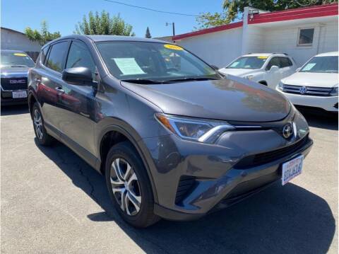 2018 Toyota RAV4 for sale at Dealers Choice Inc in Farmersville CA