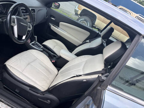 2013 Chrysler 200 Limited