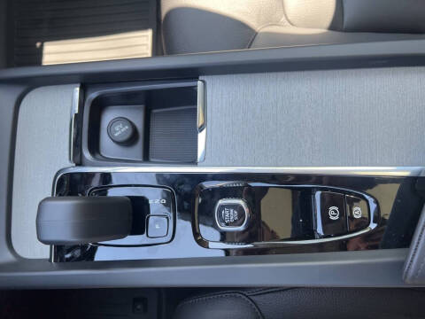 2025 Volvo XC60 T8 Plus Dark Theme