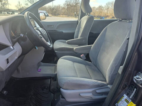 2015 Toyota Sienna L 7-Passenger