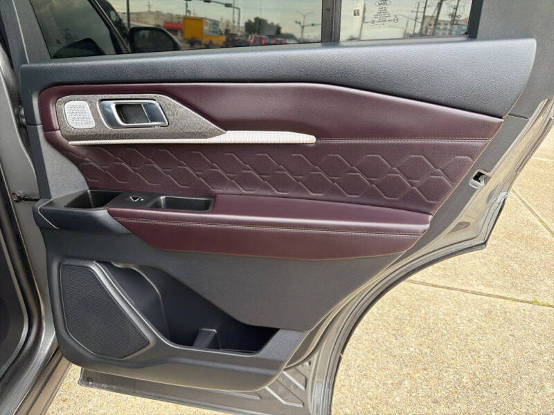 2025 Ford Explorer Platinum