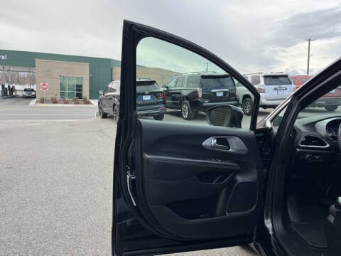 2022 Chrysler Pacifica Touring