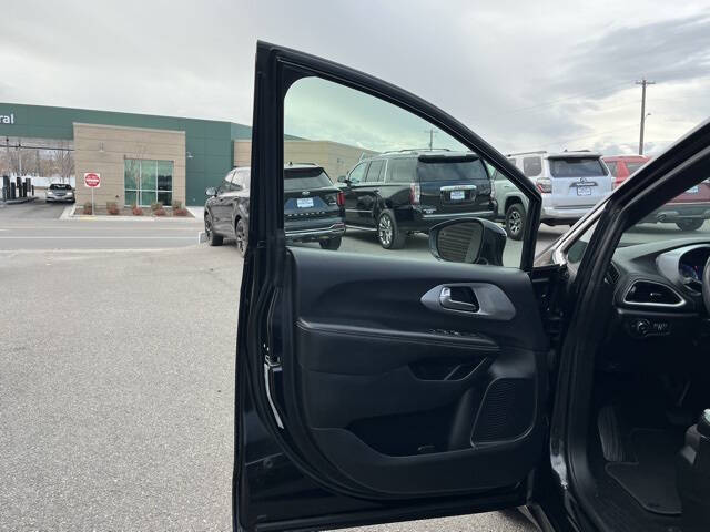 2022 Chrysler Pacifica Touring