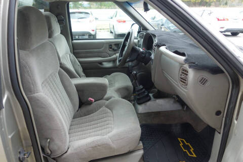 2000 Chevrolet S-10 LS