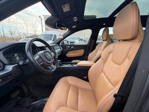 2020 Volvo XC60 T5 Momentum