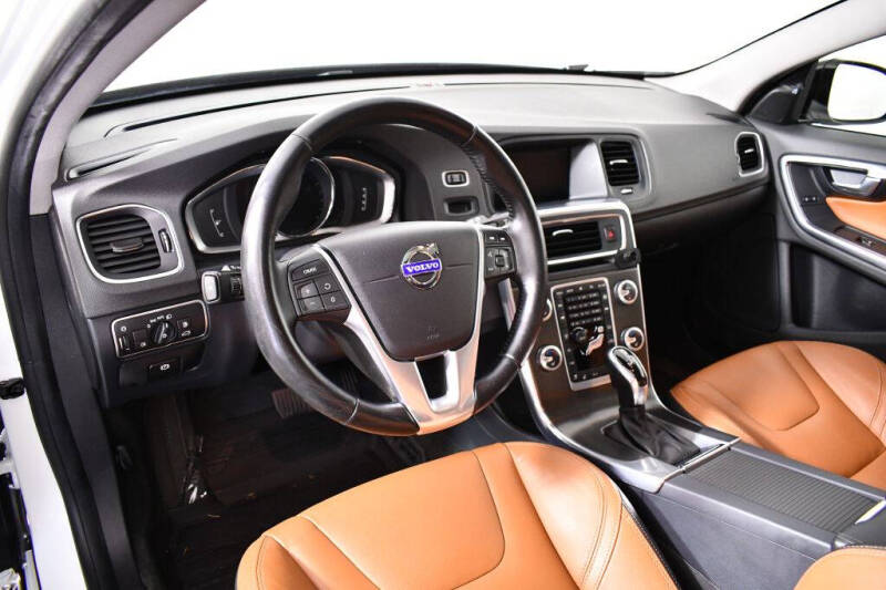 2015 Volvo V60 Cross Country T5