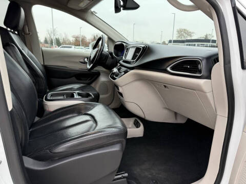 2020 Chrysler Pacifica Touring L