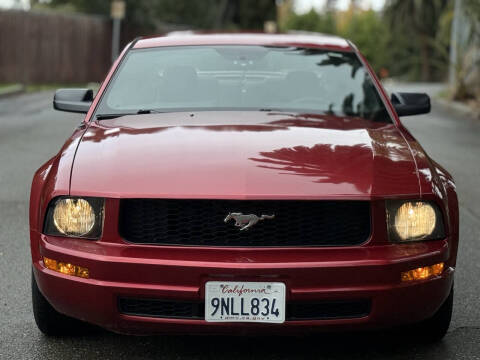 2005 Ford Mustang V6 Deluxe