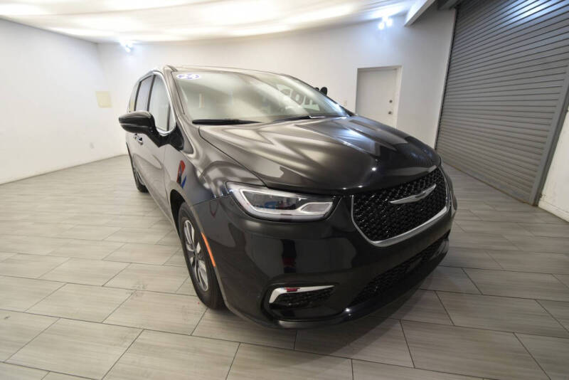 2024 Chrysler Pacifica Plug-In Hybrid Select