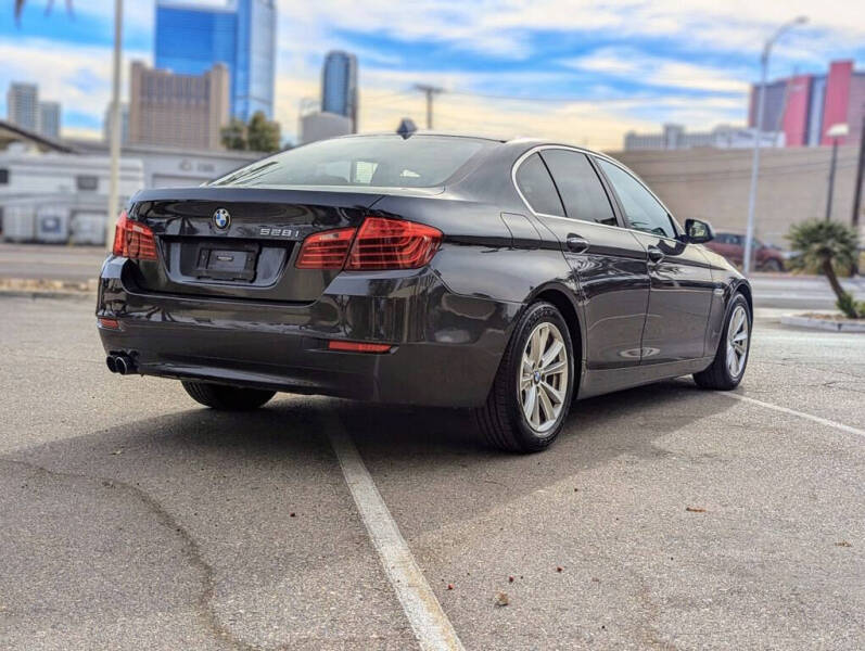 2016 BMW 5 Series 528i photo 3