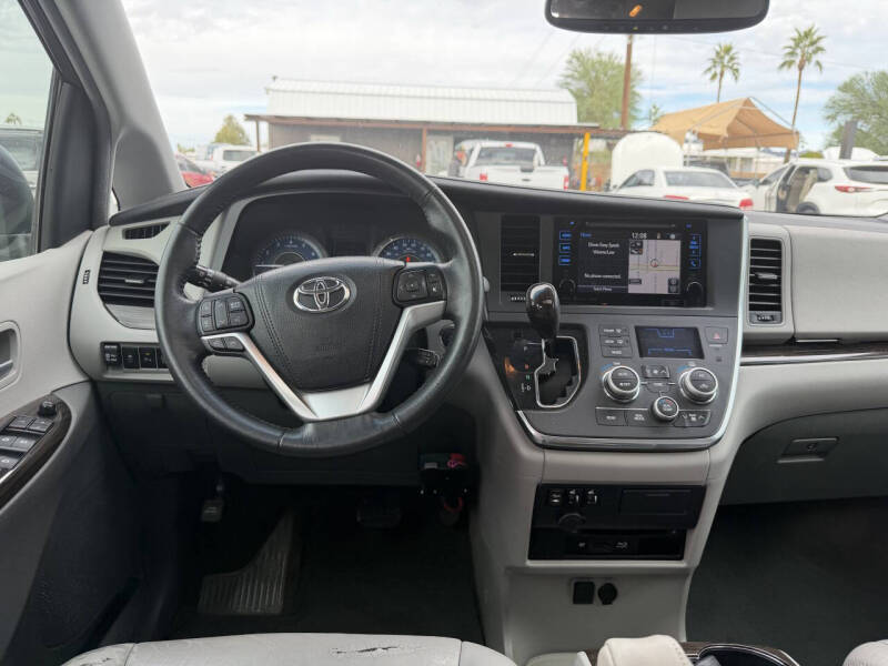 2016 Toyota Sienna XLE Premium 8-Passenger