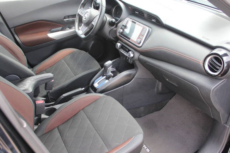 2020 Nissan Kicks SR