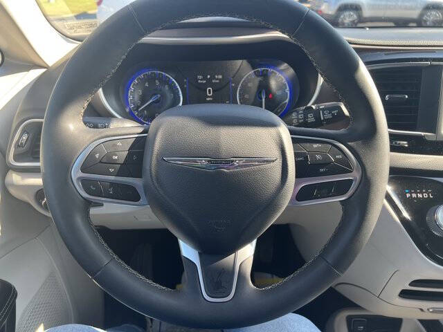 2022 Chrysler Voyager LX