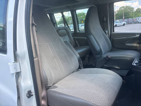2004 Chevrolet Express 3500 LS