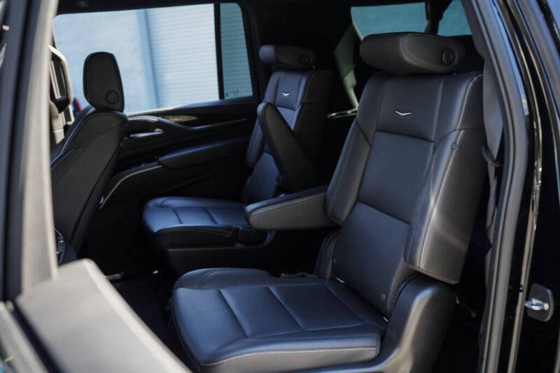 2022 Cadillac Escalade ESV Luxury