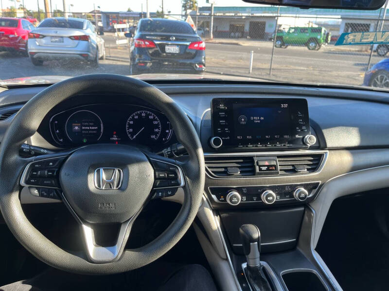 2019 Honda Accord LX photo 14