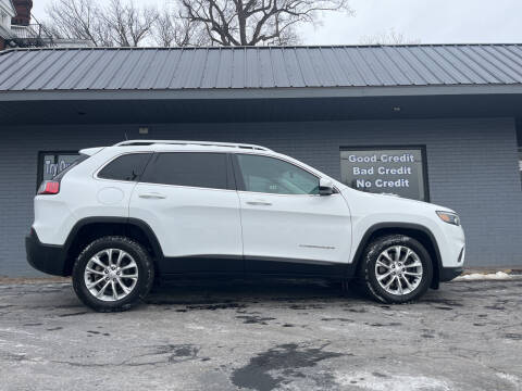 2019 Jeep Cherokee for sale at Auto Credit Connection LLC in Uniontown PA