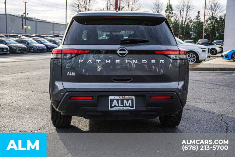 2025 Nissan Pathfinder SV