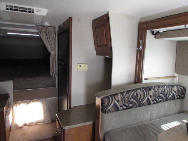 2013 Lance 1050S