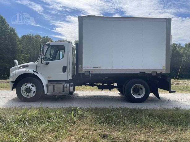 2015 Freightliner M2 106