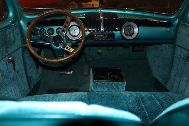 1948 Ford Super Deluxe