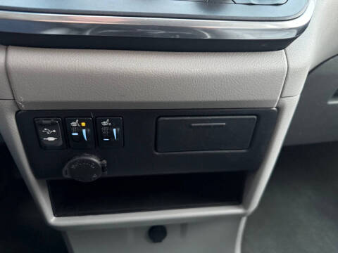 2017 Toyota Sienna XLE Premium 7-Passenger